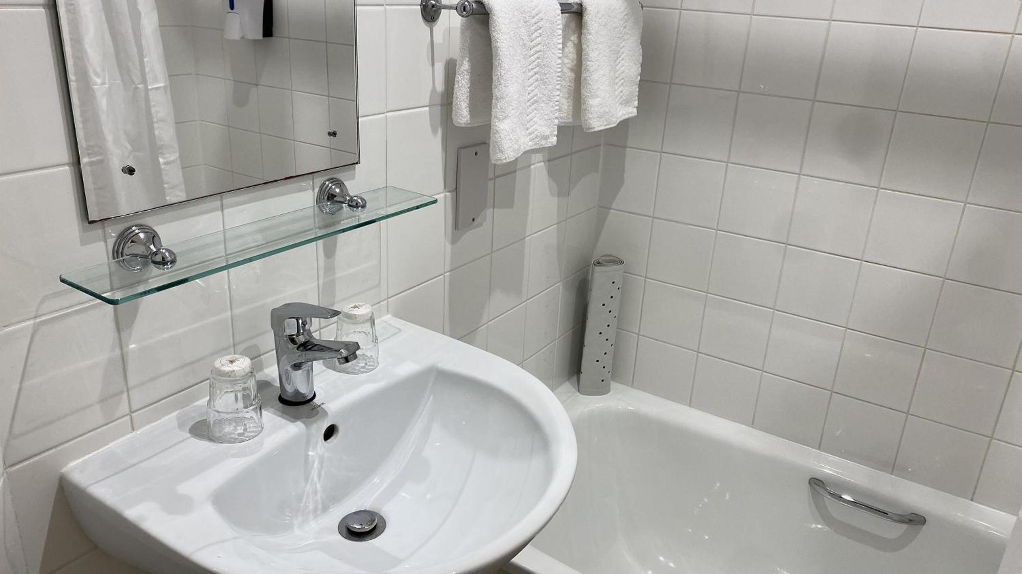 Russ Hill Hotel Charlwood Habitación foto