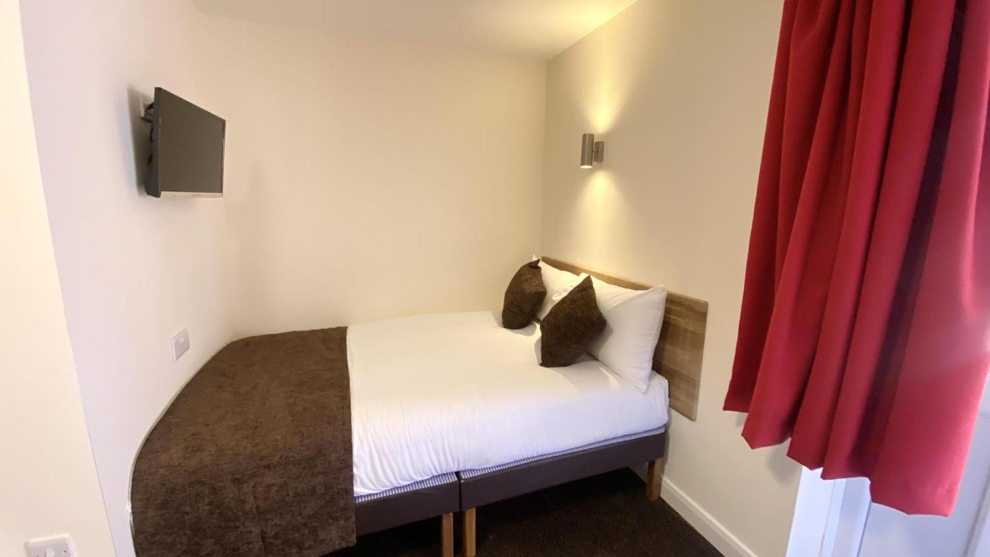 Russ Hill Hotel Charlwood Habitación foto