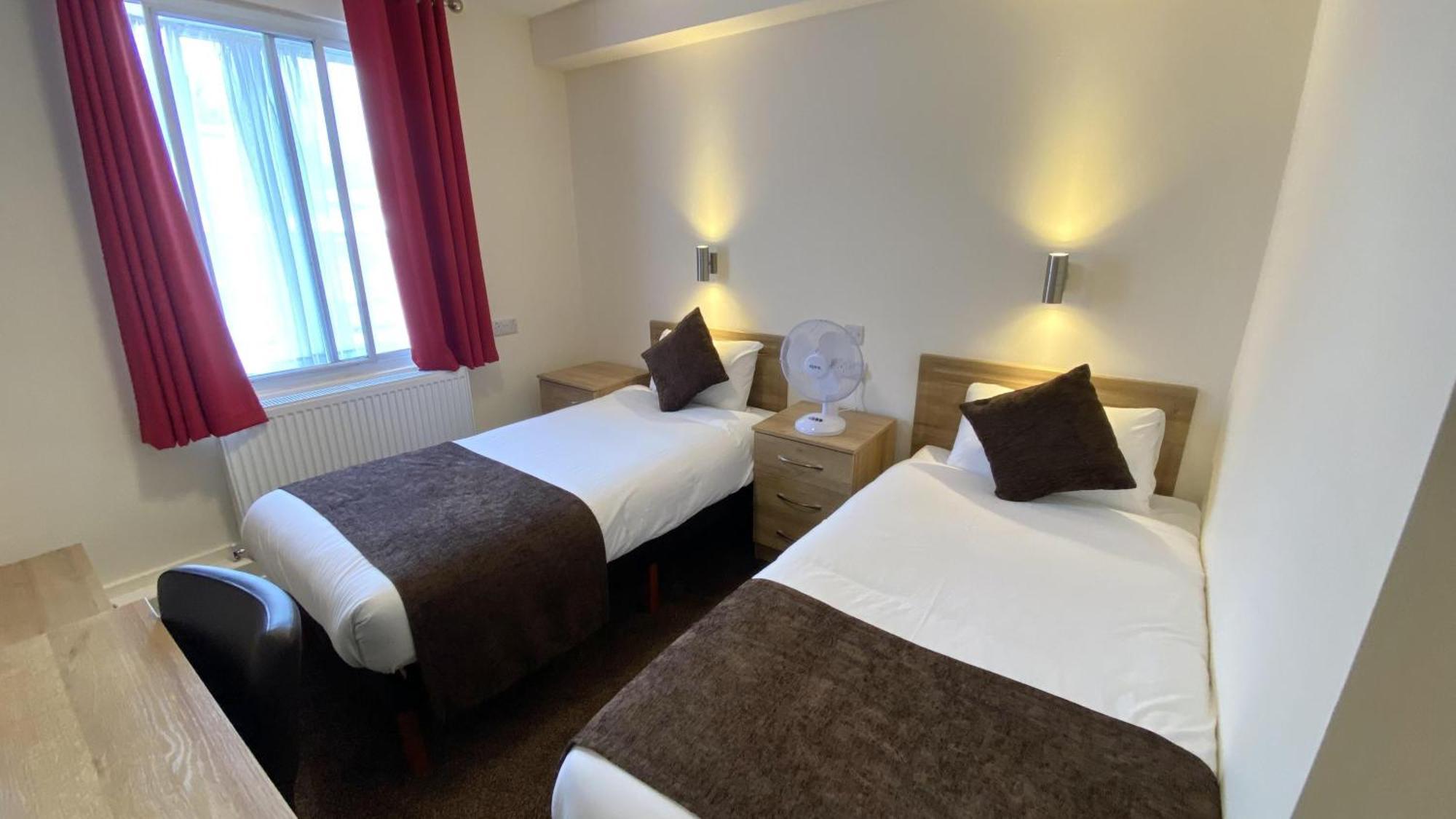 Russ Hill Hotel Charlwood Habitación foto