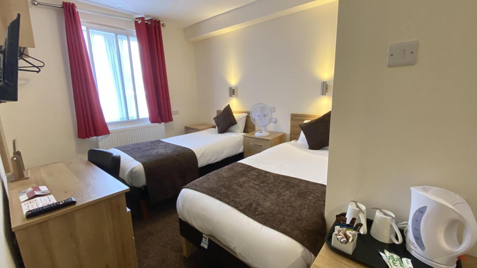 Russ Hill Hotel Charlwood Habitación foto
