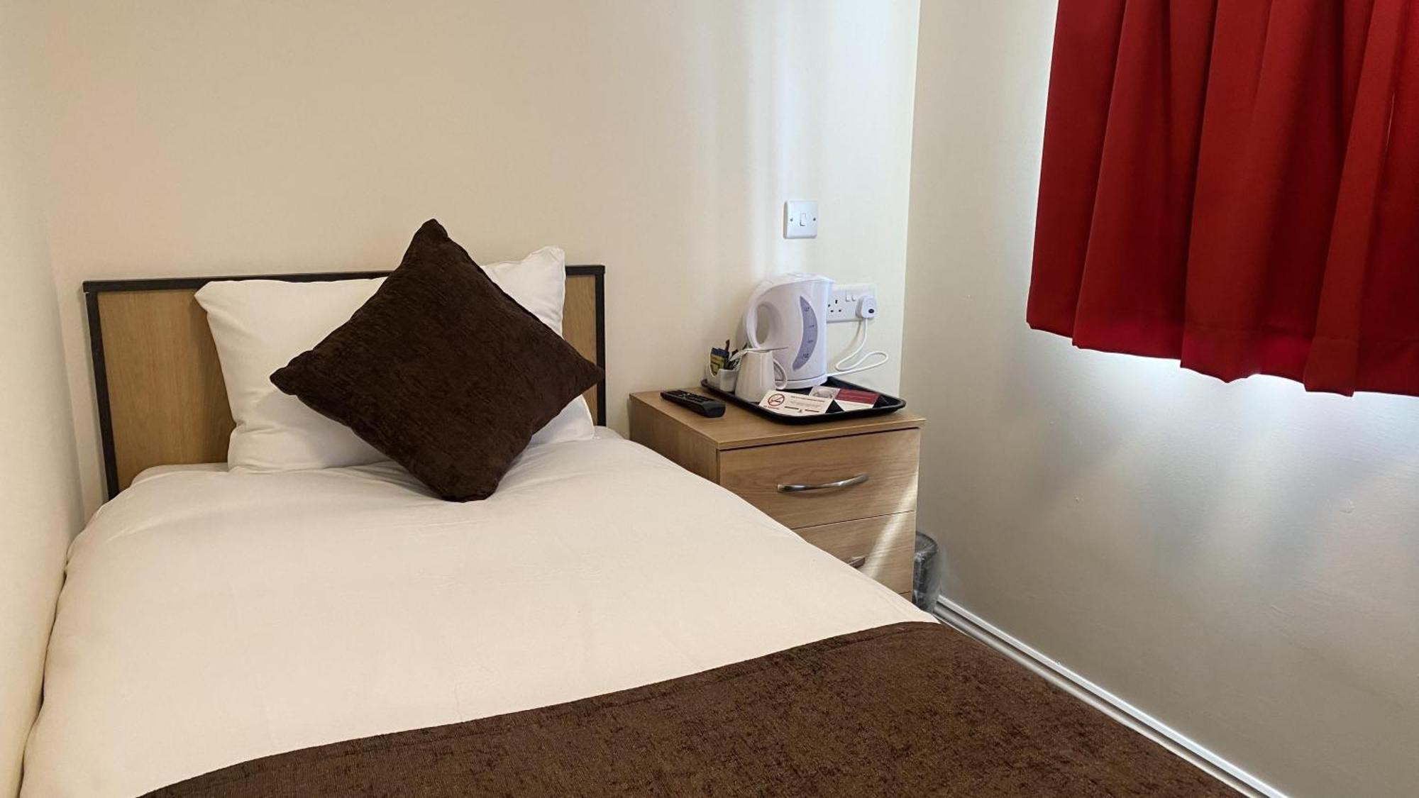 Russ Hill Hotel Charlwood Habitación foto
